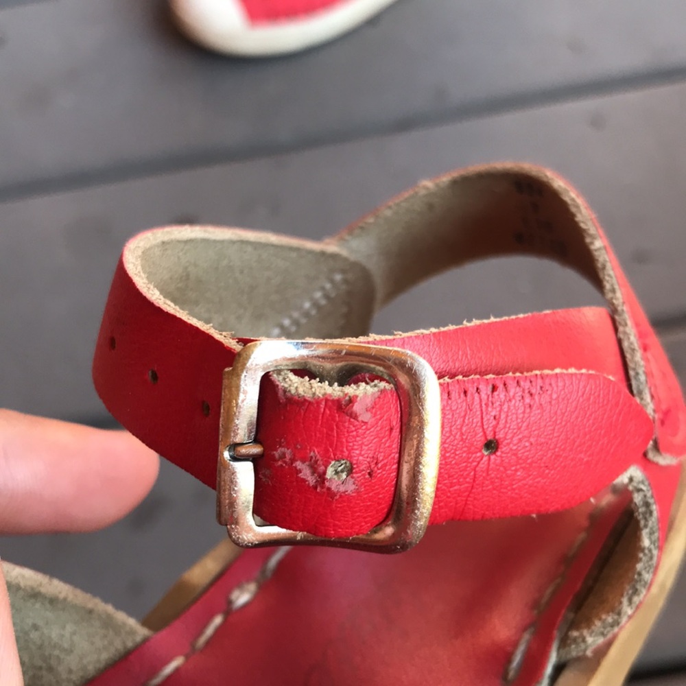 3/$40 SALT WATER 9T Leather Sandals Waterproof Buckle Toddler Girls Red Classic - Picture 7 of 7